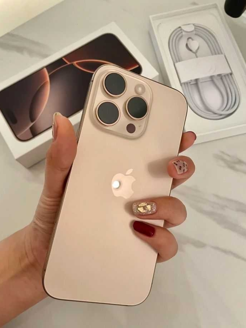 Apple iPhone 15 Pro Max - Gold